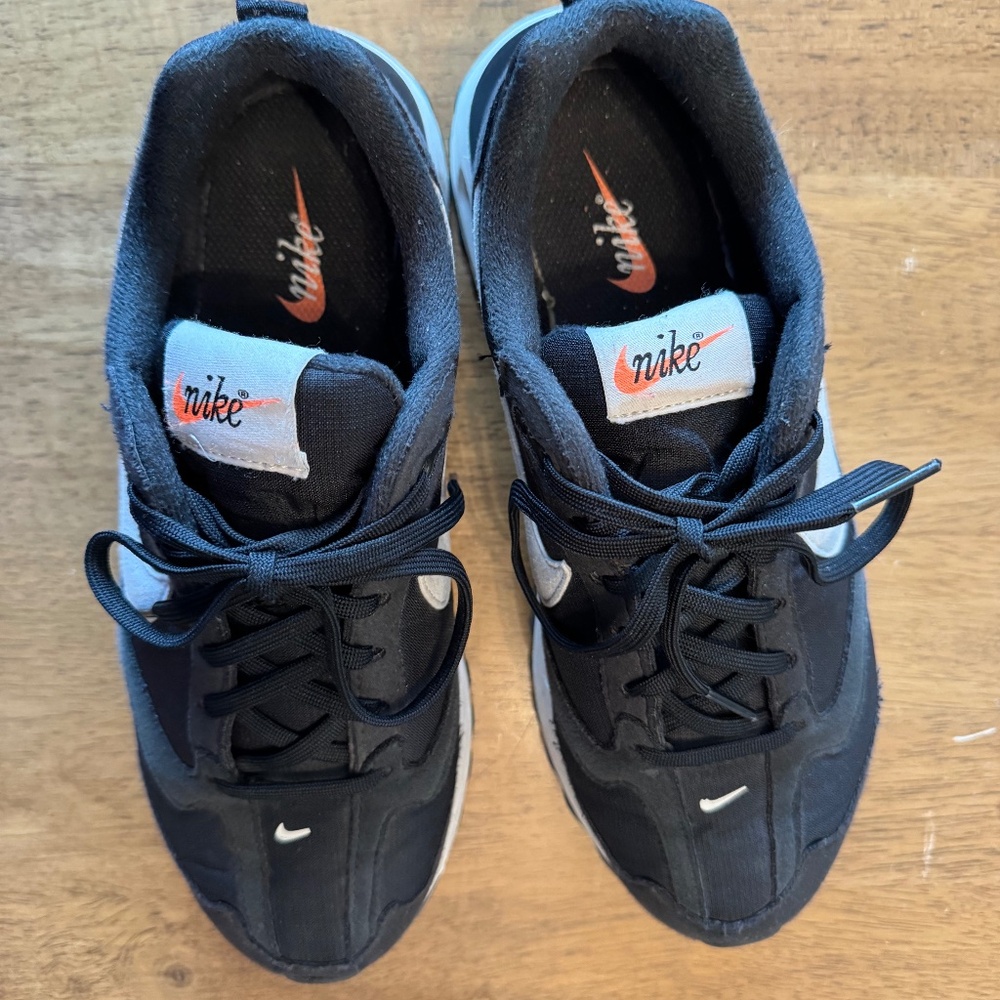 Women's Nike Air Max Dawn - Black - 7.5 - Picture 3 of 8